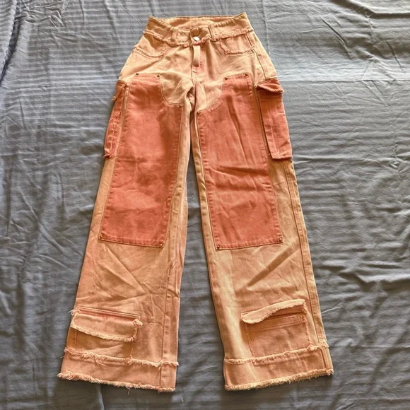 AKIRA Women’s Two-Tone Cargo Jeans Peach Coral Wide Leg High Waist XS NWT - Picture 2 of 12